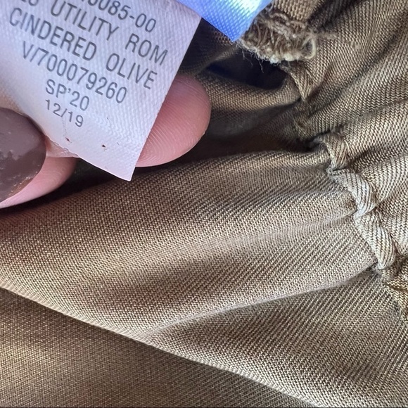 Banana Republic Utility Romper Long Sleeved in Olive Green Size 10 - Picture 16 of 16
